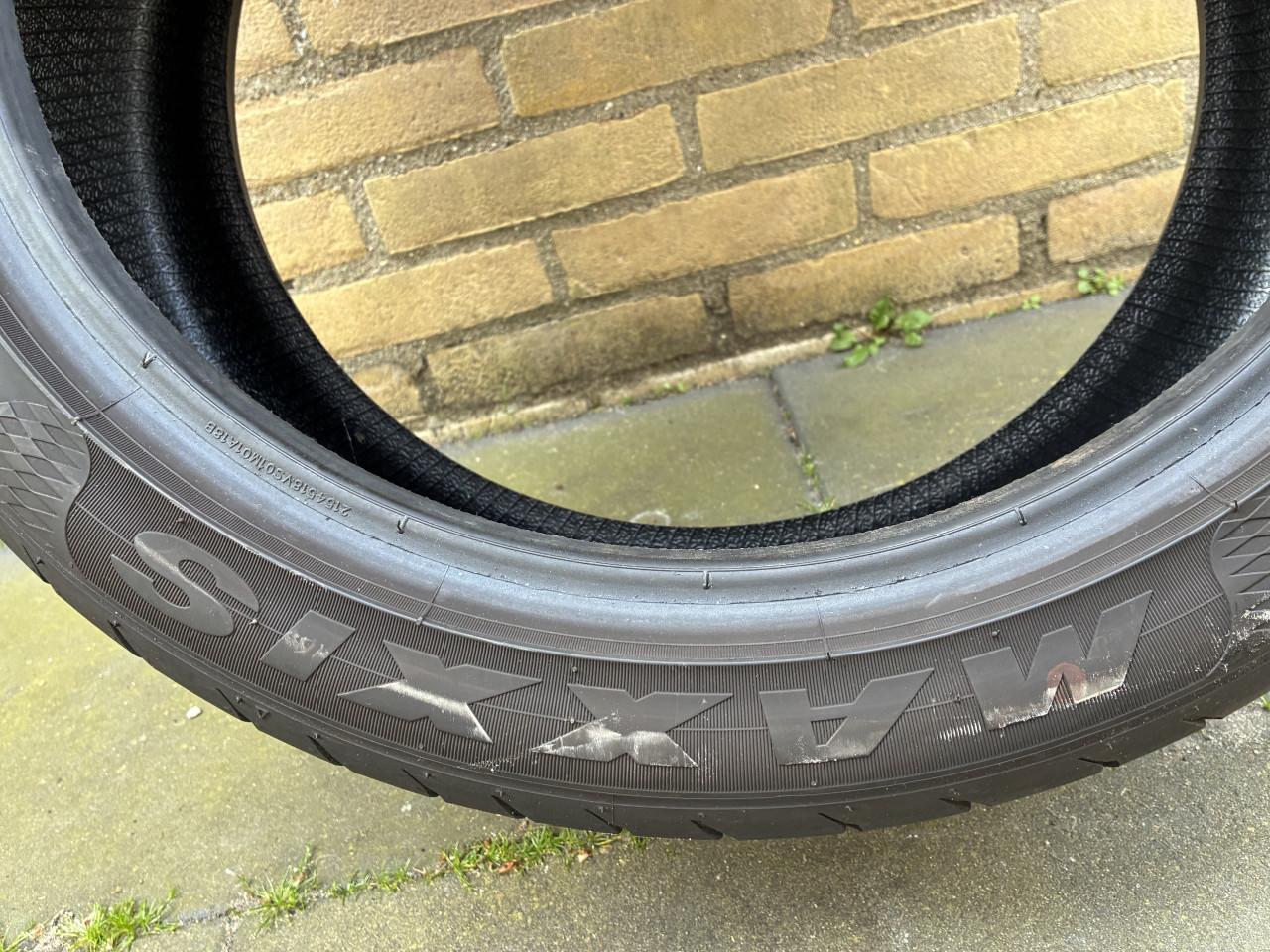 Autobanden 215/45 ZR18 (twee)