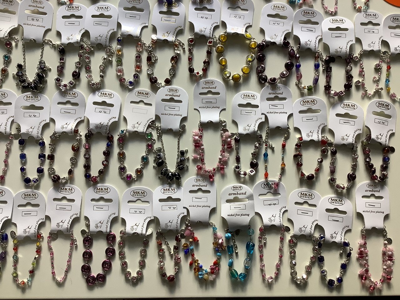 ***** partij nieuwe MKM Design armbandjes. *****.  (Partij 149)