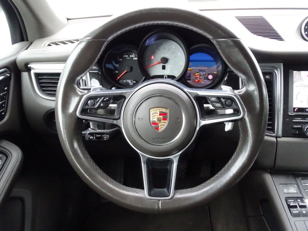 Porsche Macan 3.0 s | luchtvering | adaptief onderstel | 21"