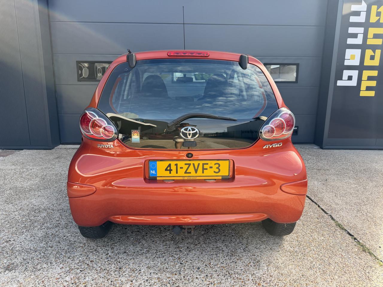 Toyota Aygo 1.0 12V Vvt-i 5DRS 2013 Dynamic Orange Airco Apk
