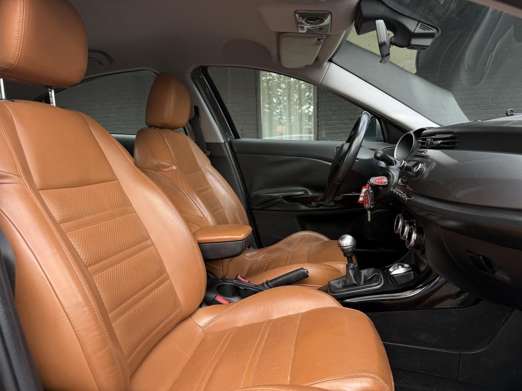 Alfa Romeo Giulietta 1.4 t distinctive - grote beurt + nieuwe distributie -