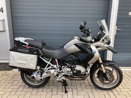 BMW R1200GS. 2010 met 142 dkm, ABS, valbeugel, zijkoffers rijklaar €5250,-