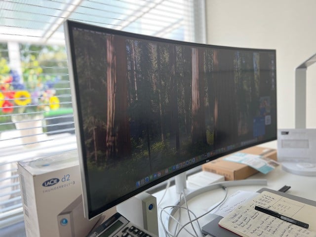 Curved ultrawide monitor 34 inch LG 34UB88-B zilverkleurig