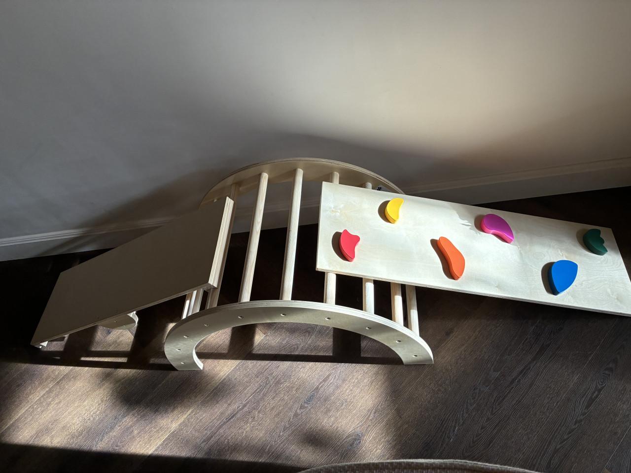 Klimboog met loopplank en glijbaan