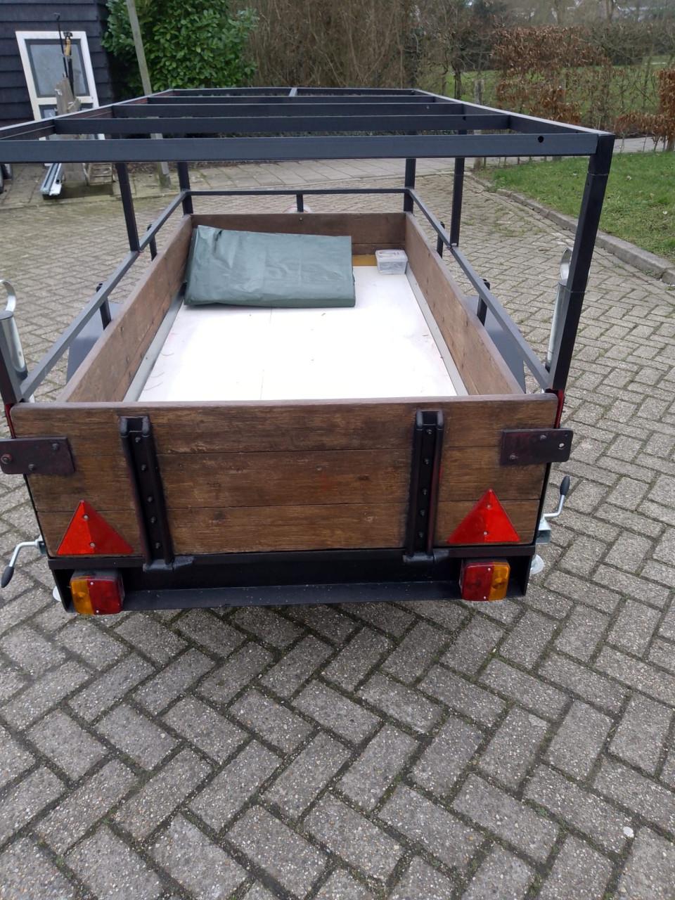 Nette aanhanger met frame - klaar voor gebruik!