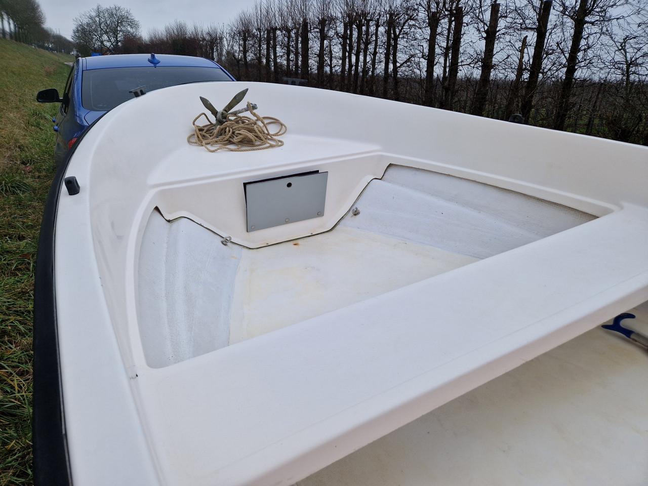 ELAN 401 met Yamaha 8 pk 4-takt en PEGA trailer. Compleet set € 2850,-