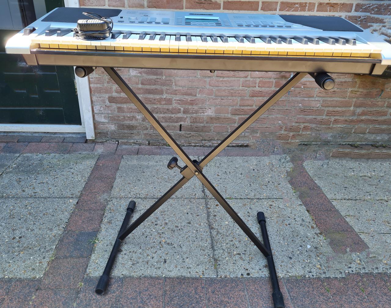 Keyboard met standaard