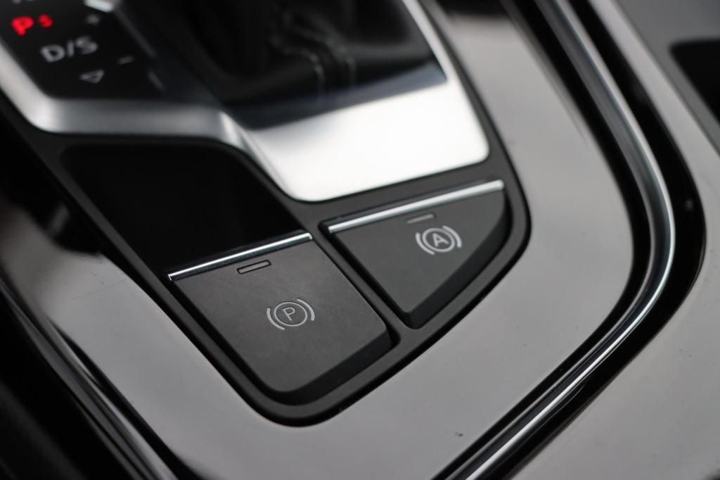 Audi A4 limousine 35 tfsi s edition competition 150pk s tronic