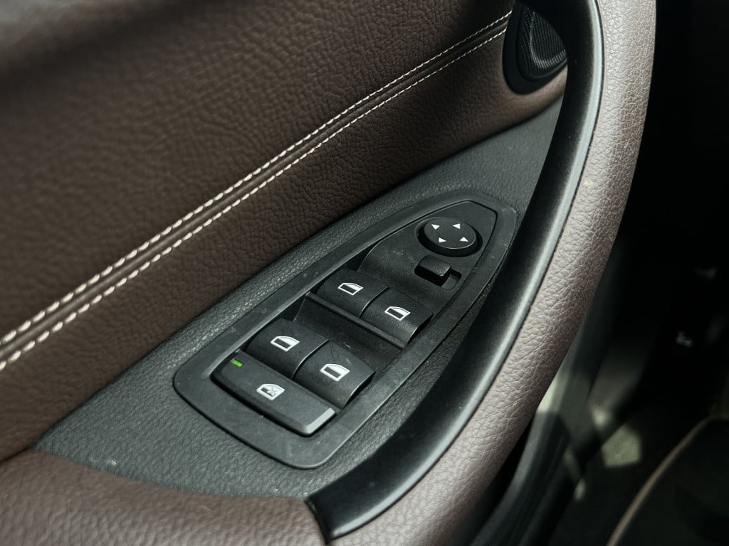 BMW X1 sdrive18i high executive - xline | leder | panorama | sportstoel | n