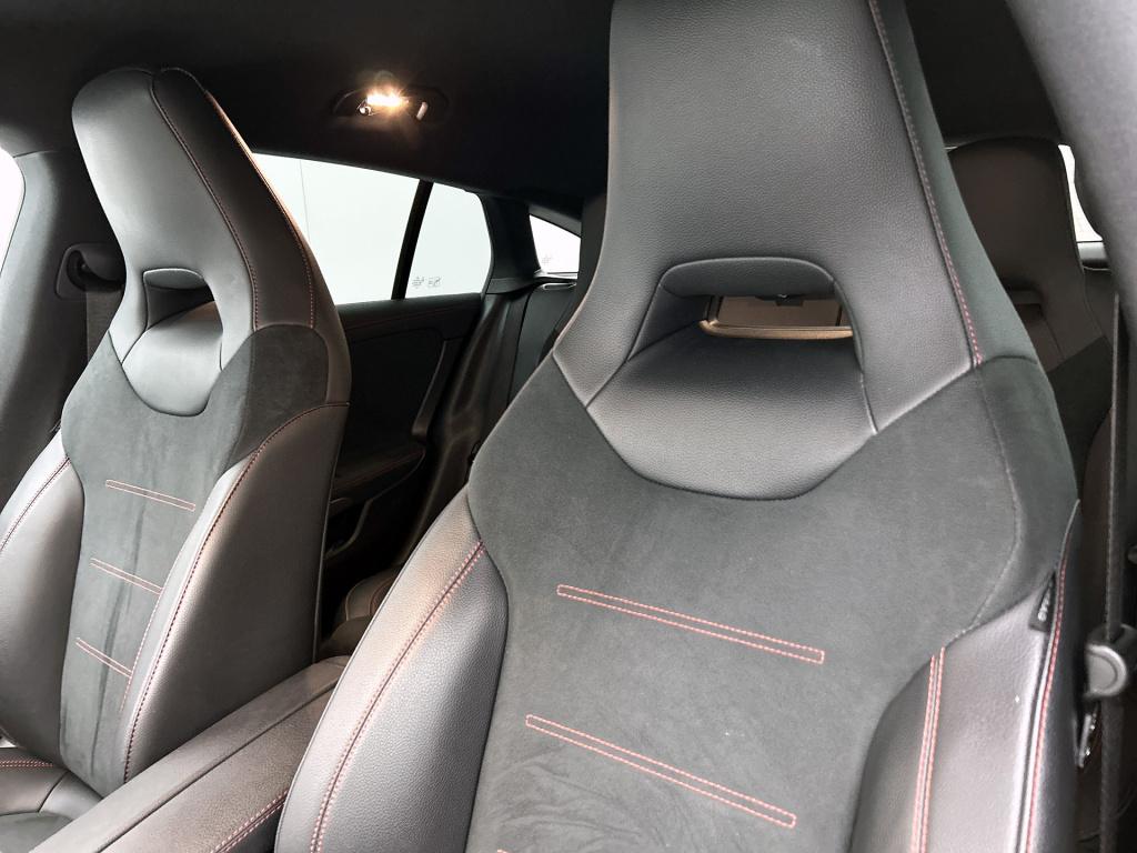 Mercedes-Benz Cla shooting brake 180 amg line | trekhaak | sfeerverlichting