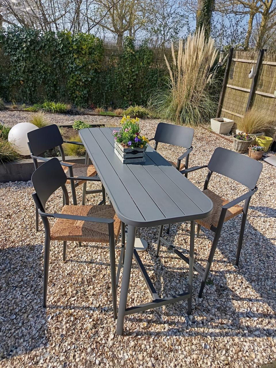 Tuinbartafel met 4 krukken
