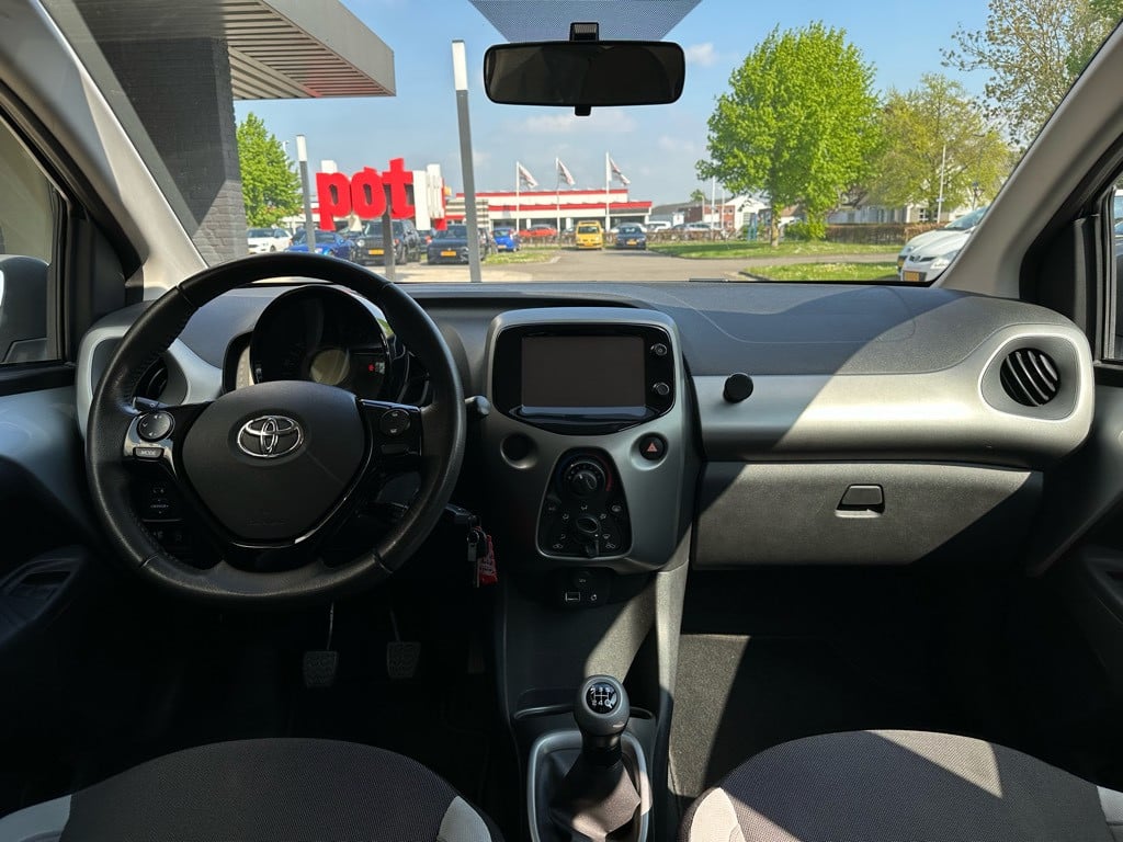 Toyota Aygo 1.0 vvt-i x-play // musketier sport pakket // uniek! //