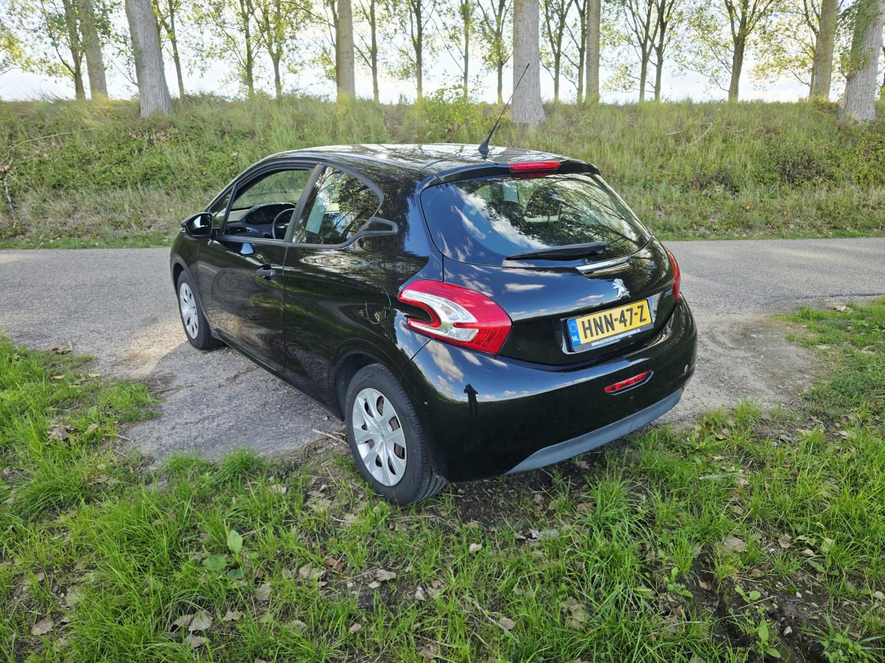 Peugeot 208 1.2 (10 maanden apk)