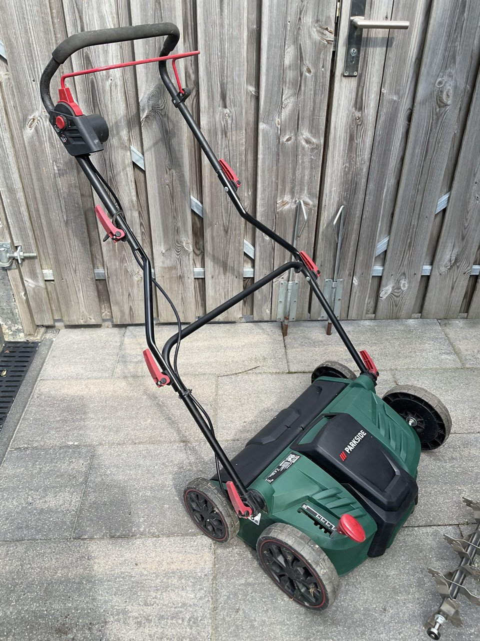 Verticuteer en belucht machine