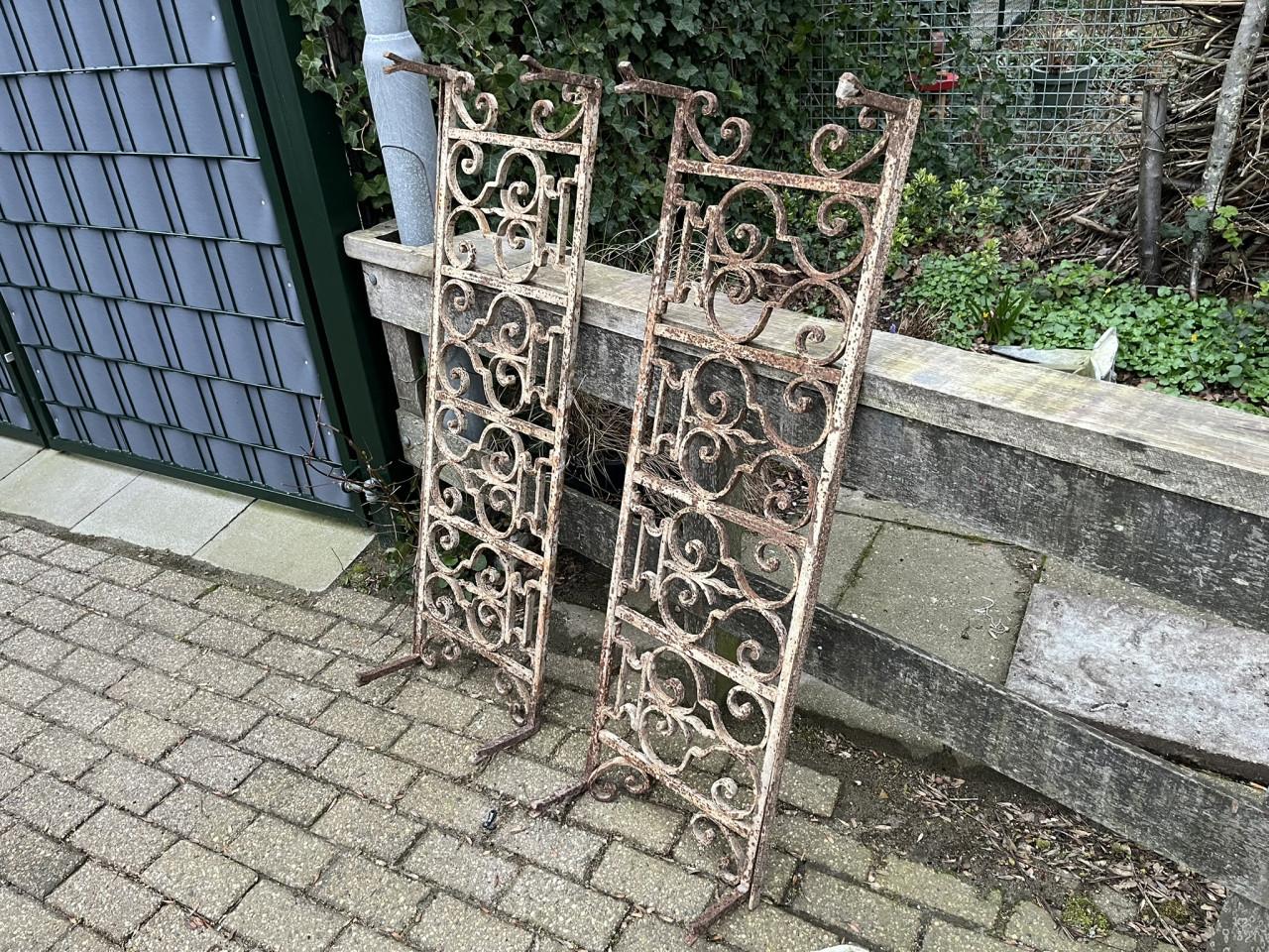 Ornamenten, Raamframe Sierwerk metaal