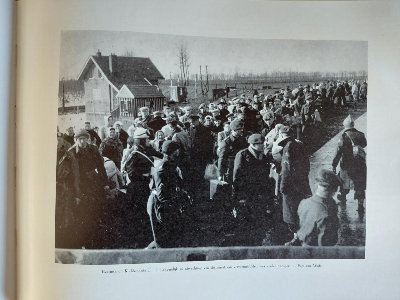 Gedenkboek van de watersnood in Oost-Zuid- Beveland 1953