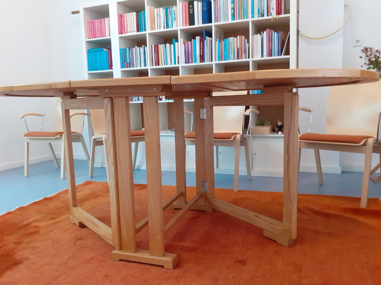 Mooie eet- of vergadertafel van echt beukenhout