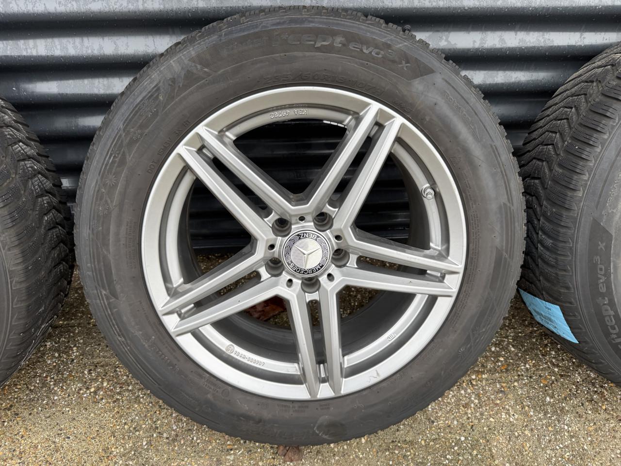 Mercedes-Benz originele lichtmetalen velgen met winterbanden – 18 inch