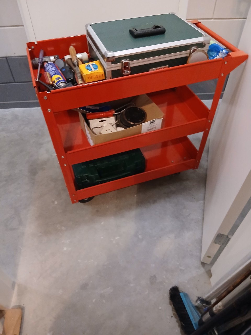 Wagen op wielen voor materiaal