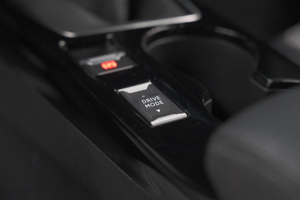 Peugeot 2008 puretech 100 allure | camera | navigatie | parkeersensoren | a