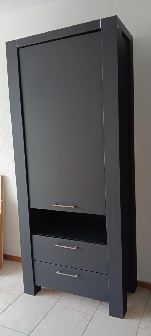 MOOIE ZWARTE STEVIGE KAST