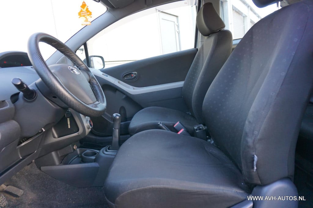 Toyota Yaris 1.0 vvti terra