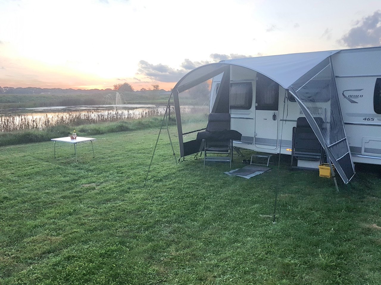 Caravan luifel GERESERVEERD