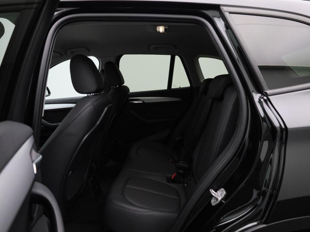 BMW X1 sdrive18i high executive | apple carplay / android auto | stoel- stu