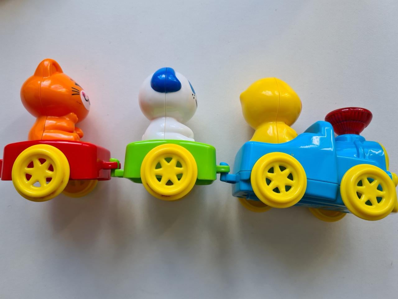 Playgo Pet Express treintje met drie afneembare dierenfiguren.