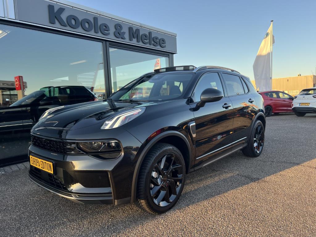 Lynk & Co 01 1.5 261pk phev , black edition ,360gr camera , pano dak , adap