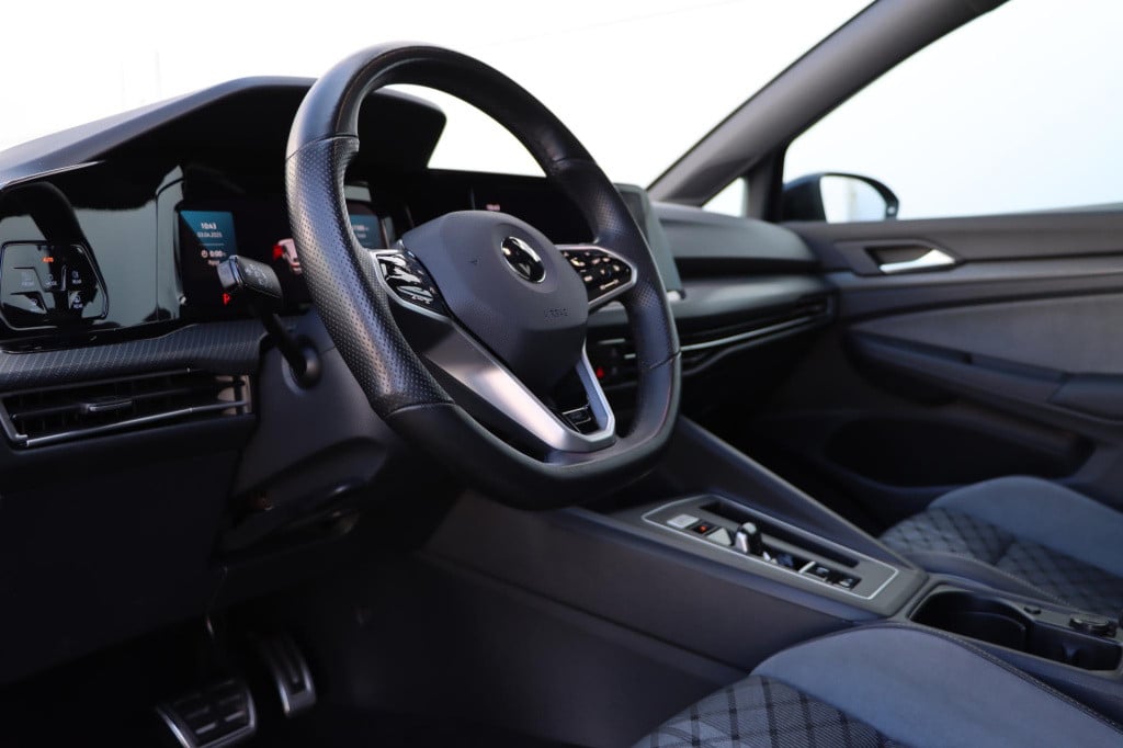 Volkswagen Golf 1.5 etsi r-line 150pk dsg7