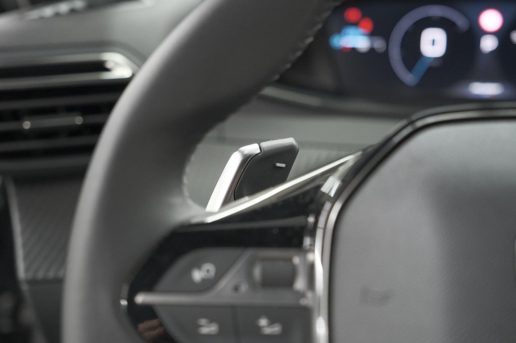 Peugeot 2008 puretech 130 eat8 allure | 360 camera | adaptieve cruise contr