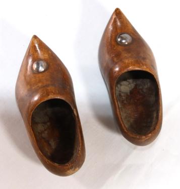 Kleine Houten kinder klompjes