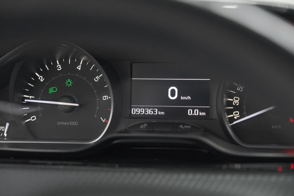 Peugeot 208 puretech 82 blue lease allure | parkeersensoren | climate contr
