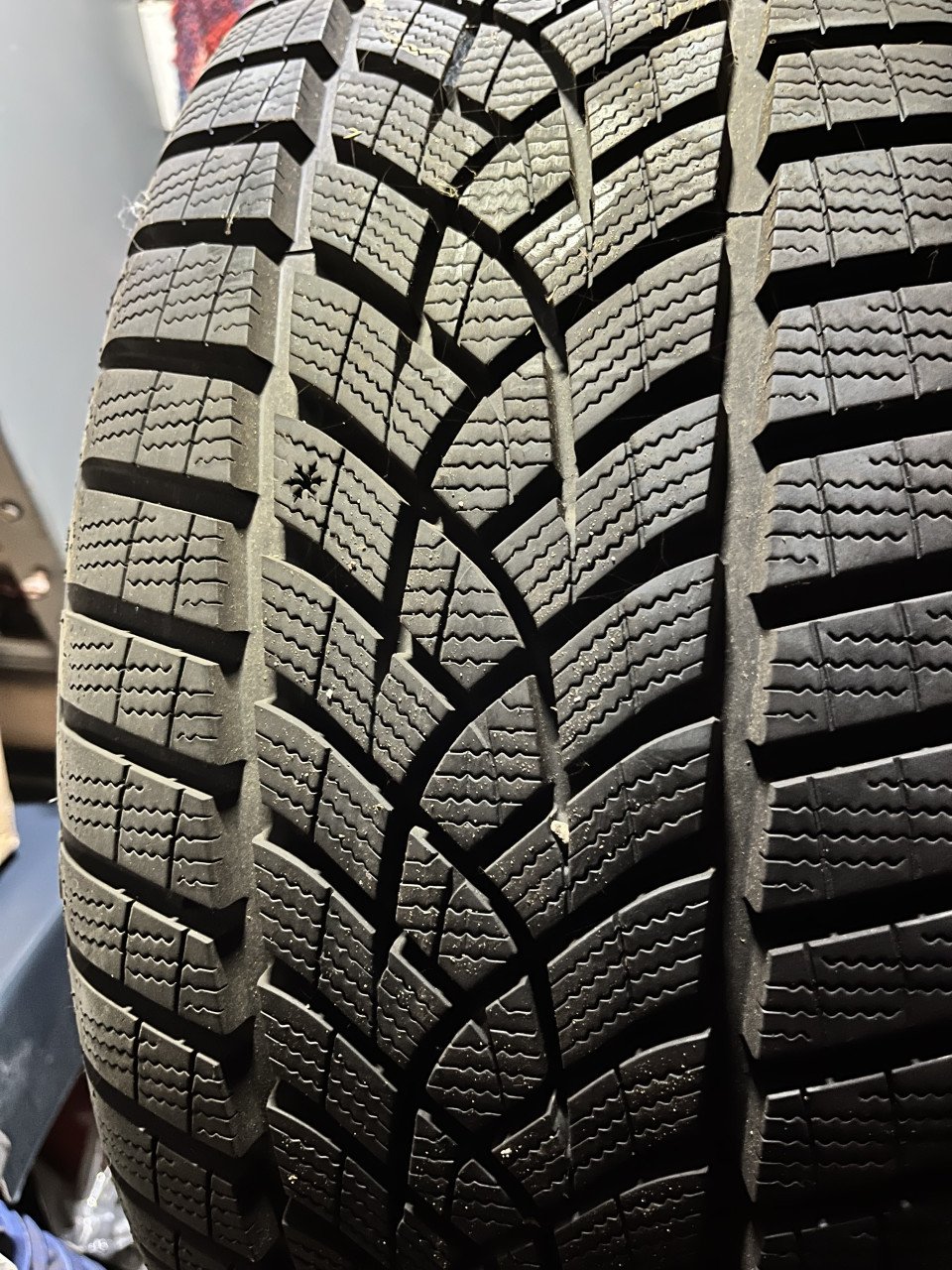 Winterbanden 225/45-18 GoodYear