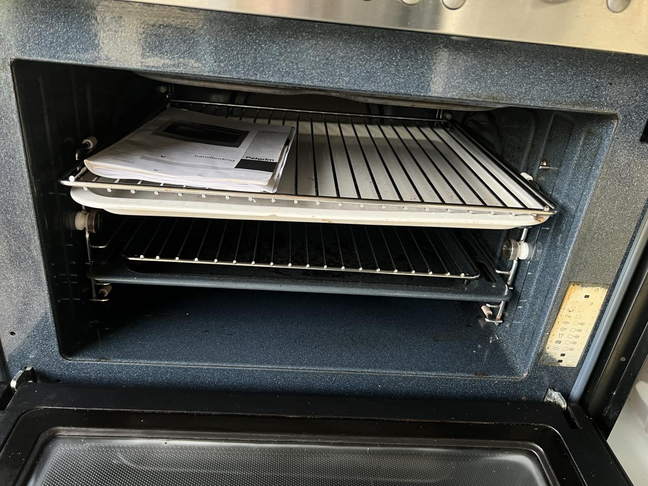 Inbouw Oven met gebruiksaanwijzing schoon en netjes 60x48 cm.
