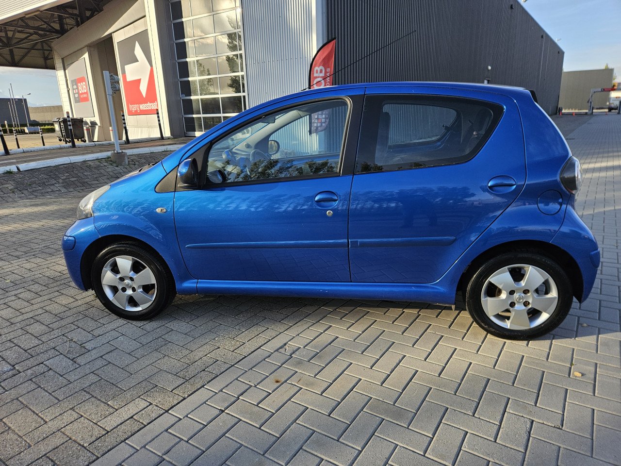Zuinige TOYOTA AYGO 5 drs Dynamic Blue AIRCO / NL AUTO / NAP / 1:23 !