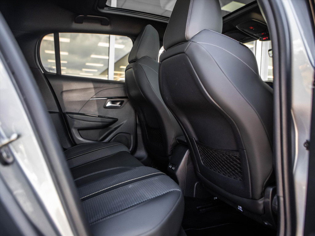 Peugeot 208 1.2 puretech 100pk gt-line automaat | panoramadak | navigatie |