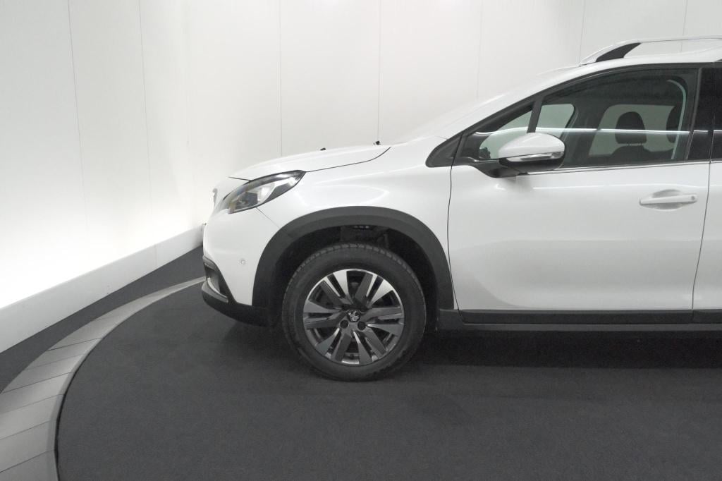 Peugeot 2008 puretech 110 eat6 allure | trekhaak | apple carplay | parkeers