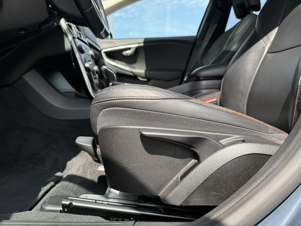 Volvo V40 cross country t3 153pk aut6 polar+ luxury| leder|pano| camera| tr