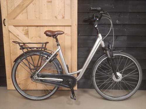 Nette degelijke Stella met hand en terugtraprem