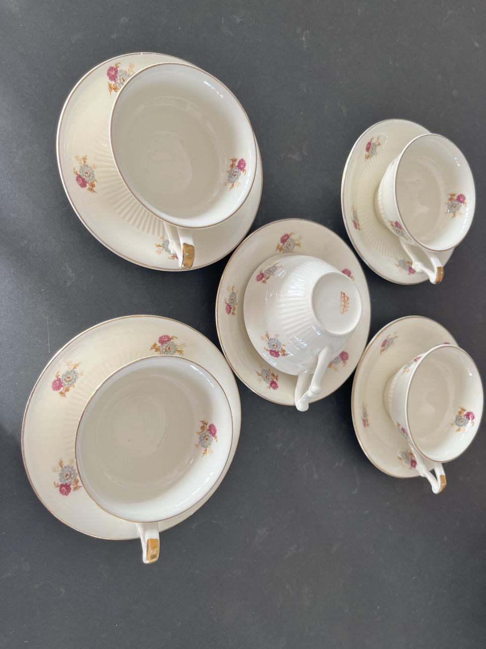 Vintage theekopjes met schotels merk Moza