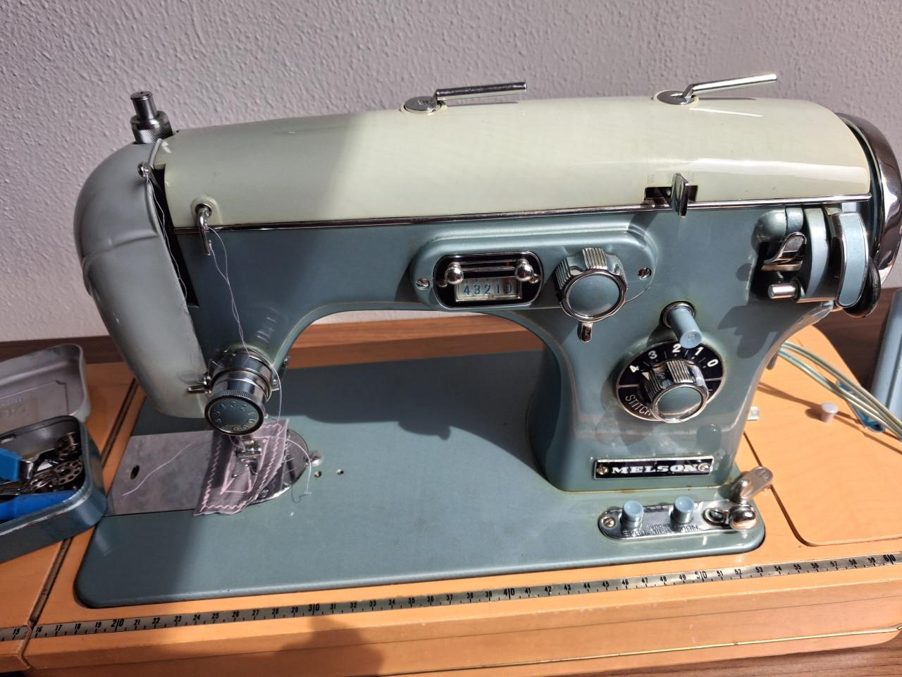 Melson naaimachine izgst (vanwege gewicht alleen ophalen geen koeriersdiens