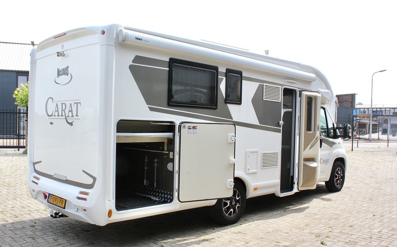 Mclouis Carat 479G (Queensbed+Hefbed, 29000KM, Nieuwstaat!!!)