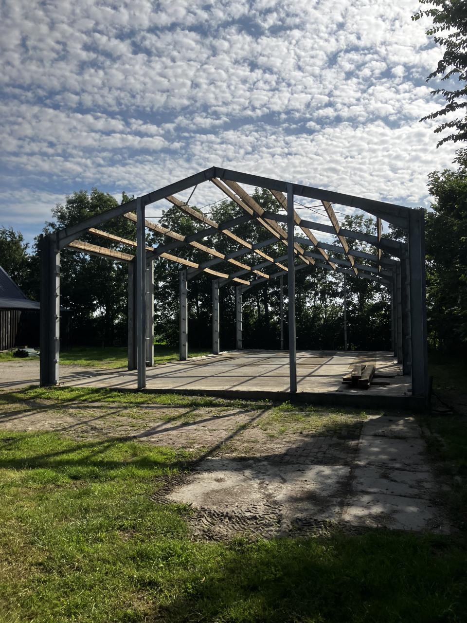 Te koop. Gegalvaniseerde stalen constructie