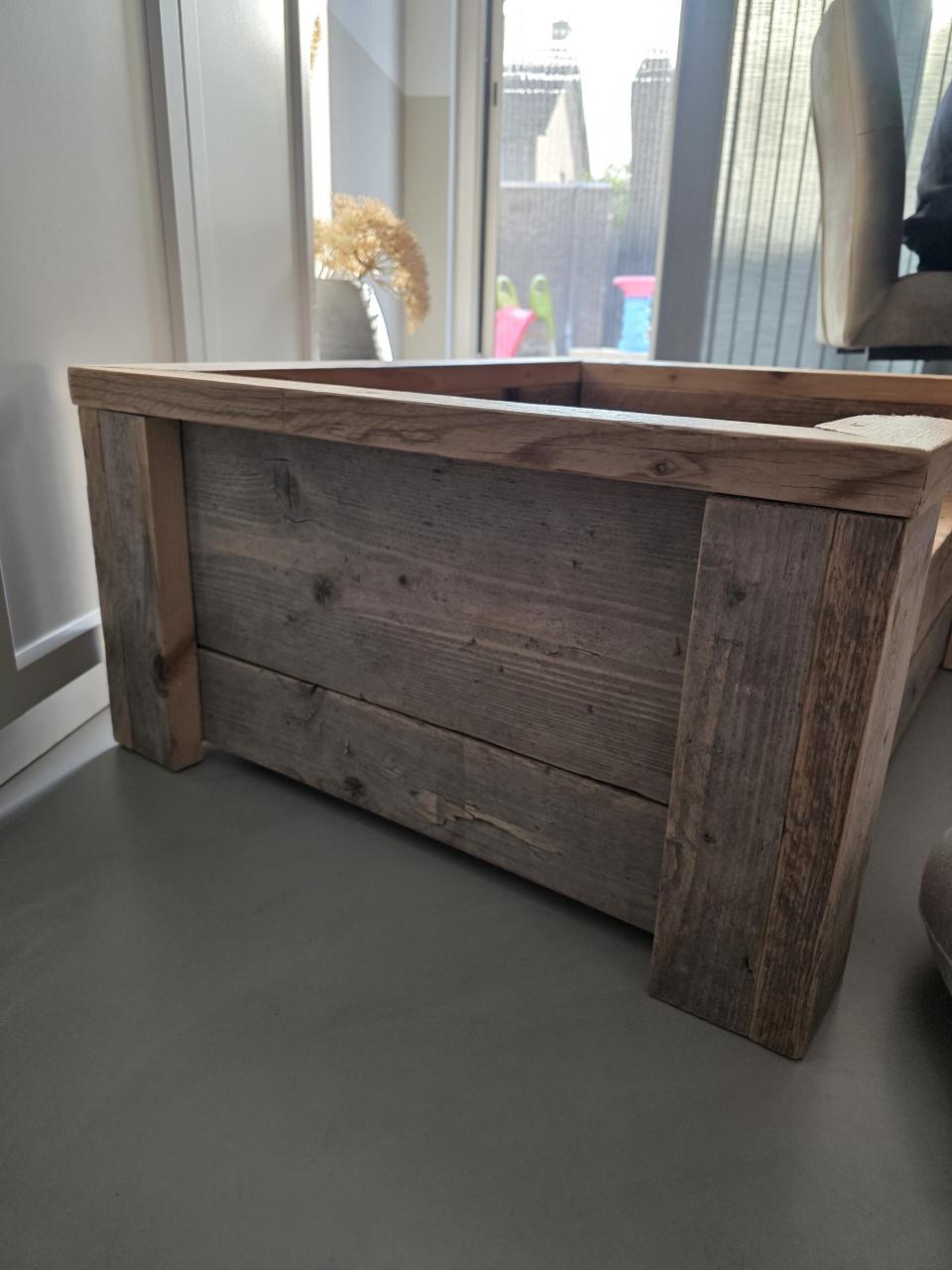 Steigerhouten hondenmand