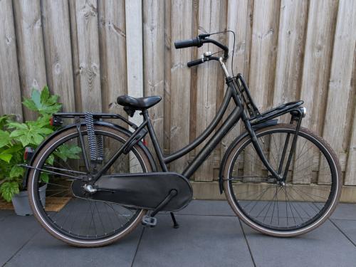 🚲 Cortina U4 Transport Meisjesfiets – 26 inch | Black Gold Matt 🖤✨