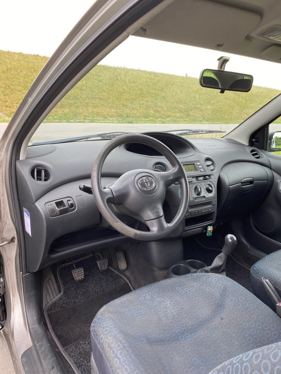 Toyota Yaris 1.0 16V Vvti 3DR 2004 Grijs