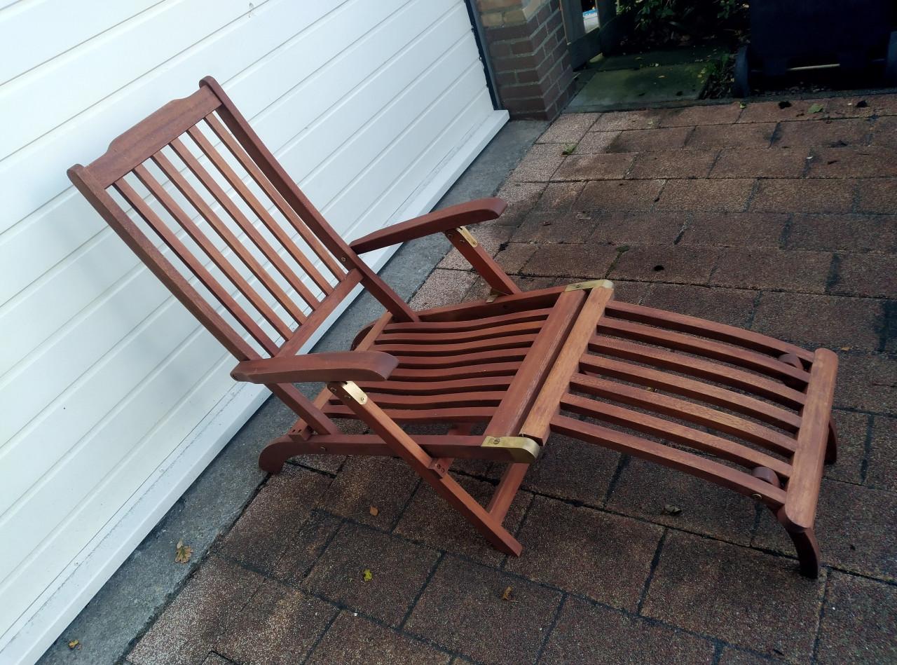 Nieuwe, houten tuinstoel