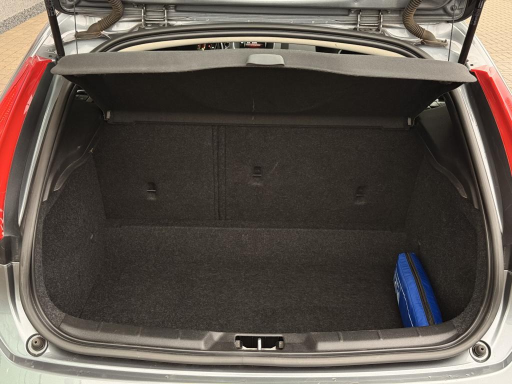 Volvo V40 1.5 t3 kinetic | navi | cruise | stoelverwarming | bluetooth | pa